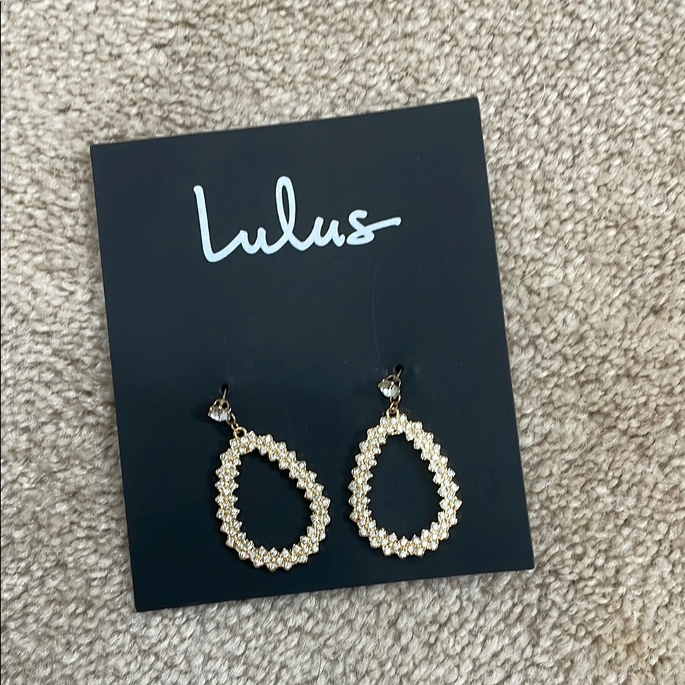Lulu's Gold Teardrop Earrings